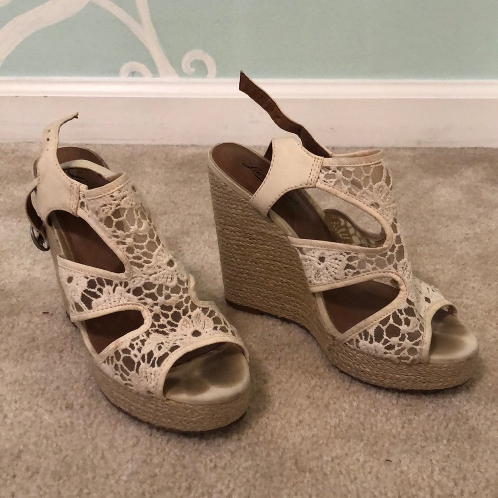 Cream beachy wedges